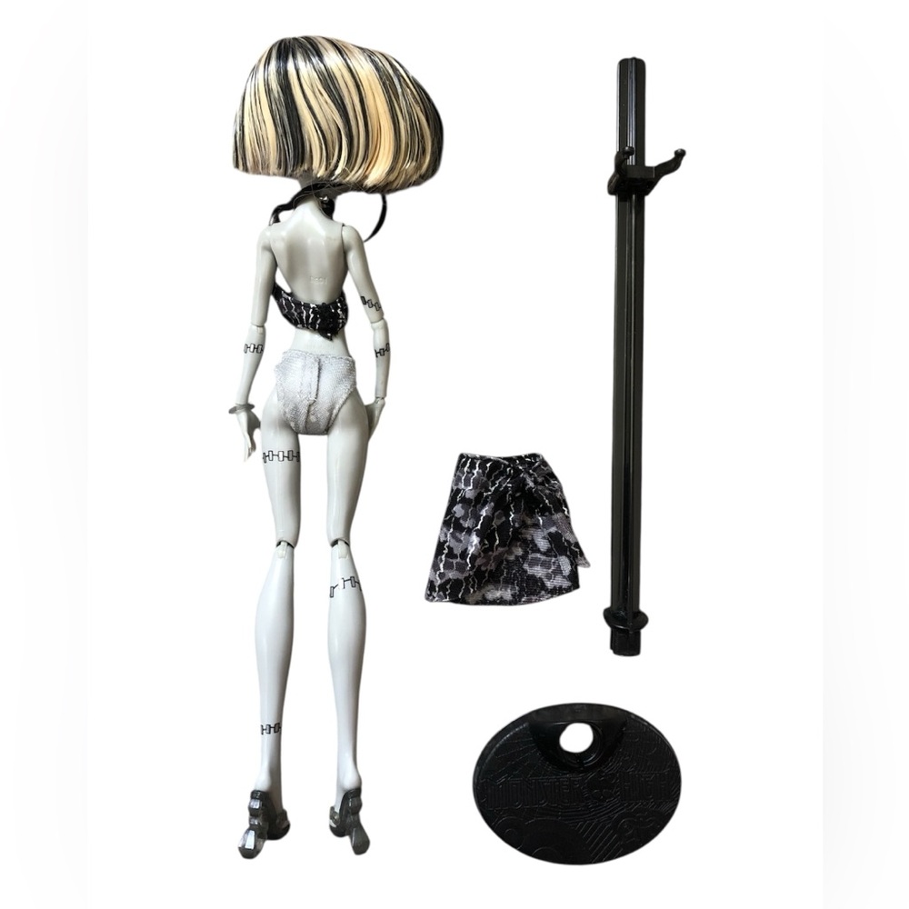 2011 Monster High Skull Shores Frankie Stein - Picture 4 of 5